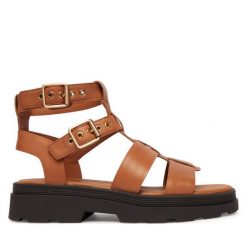 Sandały Clarks. Brązowe sandały damskie Clarks, bez wzorów, bez obcasa, na płaskiej podeszwie, bez zapięcia. Za 389.99 zł.