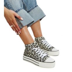 Wysokie trampki w panterkę na grubej podeszwie Bagy beżowy. Brązowe trampki i tenisówki damskie bez wzorów, z gumy, eleganckie, bez zapięcia. Za 118.17 zł.