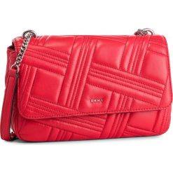 Torebka DKNY - Allen Lg Flap Lamb R833B637 Rouge RGE. Czerwone torebki do ręki damskie DKNY, ze skóry. Za 1,069.00 zł.