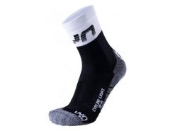 Skarpety do rolek UYN Light Mens Socks Black White 2021. Czarne skarpety męskie UYN, bez wzorów, z dzianiny. Za 74.99 zł.