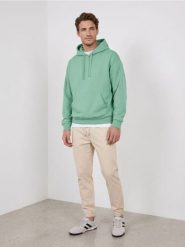 Bluza z kapturem comfort fit z domieszką bawełny - zielony. Zielone bluzy sportowe męskie Sinsay, l, bez wzorów, z bawełny, z kapturem. Za 39.99 zł.