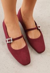 Bordowe Balerinki z Imitacji Zamszu o Fasonie Mary Jane z Cyrkoniową Klamrą Ireltise. Czerwone baleriny damskie Renee, z aplikacjami, eleganckie, bez obcasa. Za 79.99 zł.