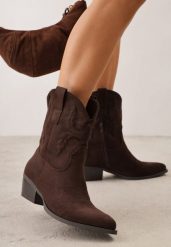 Ciemnobrązowe Botki Kowbojki na Niskim Obcasie Zdobione Haftem przy Cholewce Ienaine. Brązowe botki damskie Renee, boho, ze szpiczastym noskiem, bez obcasa, na obcasie, bez zapięcia. Za 169.99 zł.