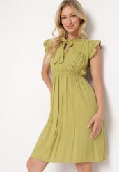 Jasnozielona Rozkloszowana Sukienka z Wiązanym Dekoltem i Gumką w Pasie Ozdobiona Falbanką Dimonima. Zielone sukienki damskie Born2be, l, bez wzorów, z bawełny, eleganckie, bez kołnierzyka, bez ramiączek, midi, rozkloszowane. Za 39.99 zł.