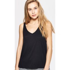 Koszulka z kieszenią - Czarny. T-shirty damskie Cropp. W wyprzedaży za 14.99 zł.