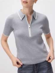 Sweter polo z wiskozą - jasnoszary. Szare swetry damskie Reserved, l, bez wzorów, z dzianiny, bez kołnierzyka, bez ramiączek, bez kaptura. W wyprzedaży za 59.99 zł.