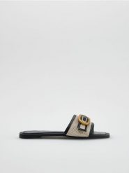 Klapki z klamrą - wielobarwny. Klapki damskie Reserved, bez wzorów, ze skóry, bez obcasa. Za 119.99 zł.