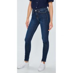 Calvin Klein Jeans - Jeansy 001. Jeansy damskie marki Calvin Klein Jeans. W wyprzedaży za 359.90 zł.