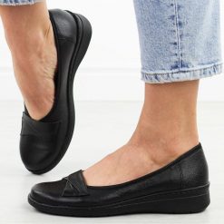 Czarne skórzane Polskie półbuty damskie Gregors 1120. Czarne półbuty damskie GREGORS, na jesień, bez wzorów, z jeansu, biznesowe, bez obcasa, na płaskiej podeszwie, bez zapięcia. Za 359.00 zł.