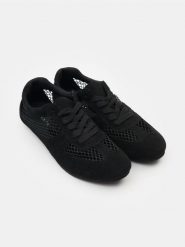 Sznurowane trampki oddychające - czarny. Czarne trampki i tenisówki damskie Sinsay, bez wzorów, bez zapięcia. W wyprzedaży za 21.99 zł.