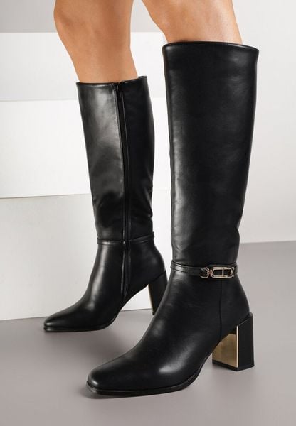 Czarne Kozaki na Słupkowym Obcasie Zdobione Elegancką Aplikacją Sarale. Czarne kozaki damskie Renee, bez obcasa, na obcasie. Za 169.99 zł.