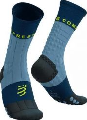 Skarpety biegowe Compressport Pro Racing Socks Winter Trail. Niebieskie skarpety damskie Compressport, bez wzorów, z denimu. Za 139.60 zł.