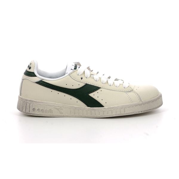 Sneakersy Diadora Game L Low Waxe. Białe obuwie sportowe damskie Diadora, bez wzorów, ze skóry. W wyprzedaży za 321.00 zł.