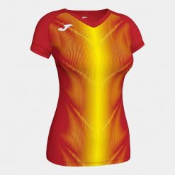 Koszulka z krótkim rękawem damska Joma Olympie. Czerwone koszulki sportowe damskie Joma, bez wzorów, z materiału, bez kołnierzyka, bez ramiączek, na fitness i siłownię. Za 94.50 zł.
