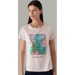 Koszulka z motywem marynistycznym - Różowy. T-shirty damskie Mohito. Za 59.99 zł.