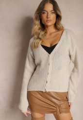 Beżowy Casualowy Kardigan z Moherem i Wełną Zapinany na Guziki Heslina. Brązowe kardigany damskie Renee, uniwersalny, bez wzorów, z jeansu, eleganckie, bez kołnierzyka, bez ramiączek, bez kaptura. Za 149.99 zł.