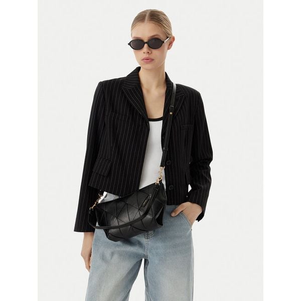 Torebka Calvin Klein. Czarne torebki do ręki damskie Calvin Klein, bez wzorów, klasyczne, bez dodatków. Za 569.99 zł.