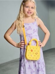 Silikonowa torba z ozdobnymi przypinkami - żółty. Żółte torby i plecaki dziecięce Sinsay. Za 15.99 zł.