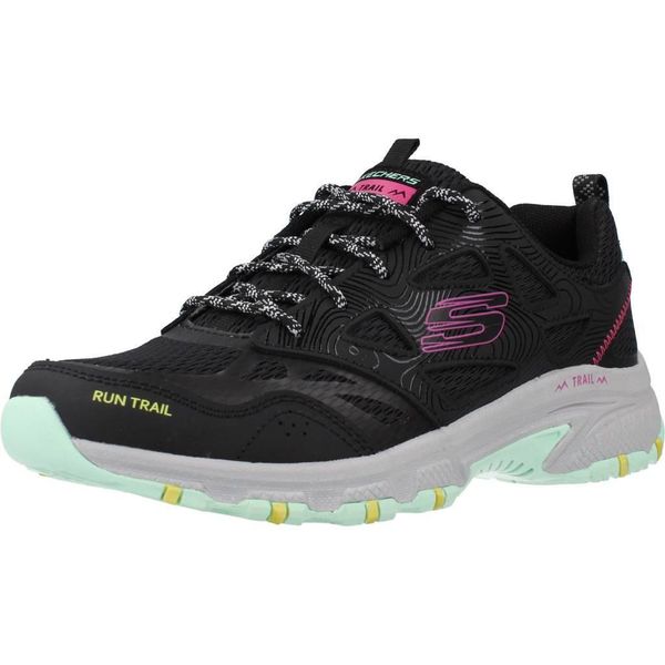 Buty SKECHERS HILLCREST-PURE ESCAPADE Czarny. Czarne obuwie sportowe damskie Skechers, bez wzorów, z tkaniny, trekkingowe, Skechers Sport. Za 341.36 zł.