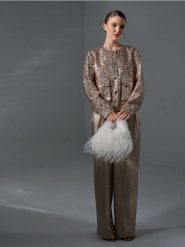 Futrzana torebka na łańcuszku - biały. Białe torebki do ręki damskie Sinsay, bez wzorów, z futra, futrzane, bez dodatków. Za 39.99 zł.