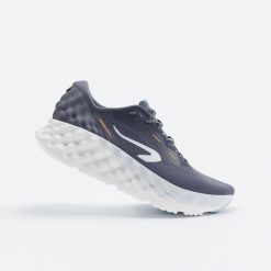 Buty do biegania męskie Kiprun KS900 2. Białe buty sportowe męskie KIPRUN, bez zapięcia, do biegania. Za 449.99 zł.
