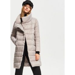 Pikowany płaszcz ze stójką - Jasny szar. Płaszcze damskie marki FOUGANZA. Za 249.99 zł.