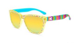 Okulary przeciwsłoneczne dla dzieci - kategoria 3 z polaryzacją - Pinata Party. Brązowe okulary przeciwsłoneczne dla dzieci KNOCKAROUND. Za 130.90 zł.