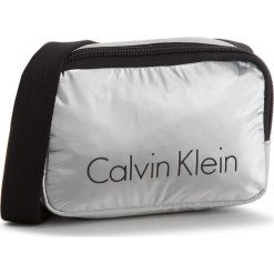 Torebka CALVIN KLEIN - City Nylon Small Cro K60K604345 910. Listonoszki damskie marki Calvin Klein. W wyprzedaży za 269.00 zł.