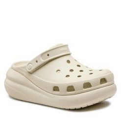 Klapki Crocs. Brązowe klapki damskie Crocs, bez wzorów, bez obcasa. Za 209.99 zł.
