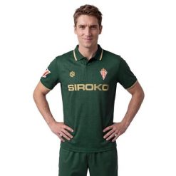 Męska oficjalna piłkarska koszulka wyjazdowa Real Sporting de Gijón Siroko RS. Zielone koszulki polo męskie SIROKO, l, bez wzorów, z materiału, bez kołnierzyka, bez ramiączek, do piłki nożnej. Za 344.00 zł.