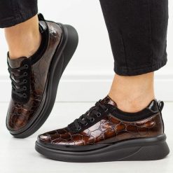 Brązowe skórzane półbuty damskie Filippo Dp8097/26. Brązowe półbuty damskie Filippo, na jesień, bez wzorów, z jeansu, eleganckie, z okrągłym noskiem, bez obcasa, na koturnie, bez zapięcia. Za 259.00 zł.