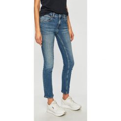 Calvin Klein Jeans - Jeansy Body. Niebieskie jeansy damskie Calvin Klein Jeans, z obniżonym stanem. Za 499.90 zł.