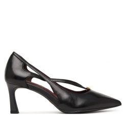 Szpilki Tamaris. Czarne szpilki damskie Tamaris, bez wzorów, bez obcasa, bez zapięcia. Za 394.99 zł.