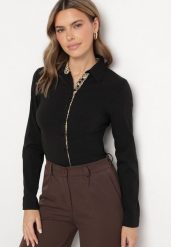 Czarna Koszula z Bawełną i Ozdobną Panterką Edirithia. Czarne bluzki damskie Born2be, xs, bez wzorów, z bawełny, eleganckie, bez kołnierzyka, bez ramiączek. Za 14.99 zł.