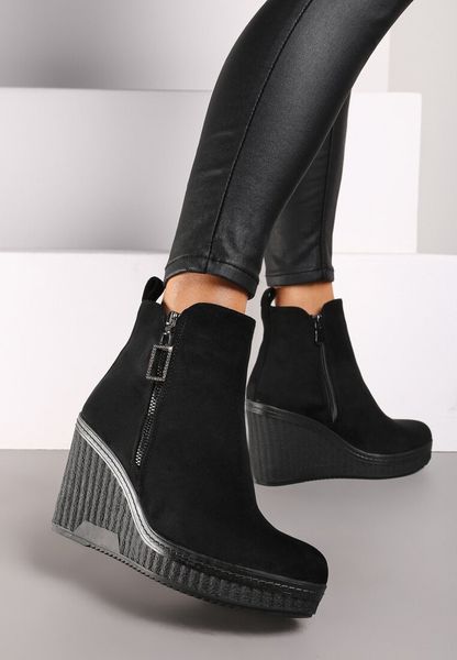 Czarne Botki na Koturnie z Zawieszką z Cyrkoniami i Suwakiem Armela. Czarne botki damskie Renee, z jeansu, eleganckie, bez obcasa, na koturnie, bez zapięcia. Za 139.99 zł.
