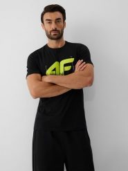 4F T-shirt regular z nadrukiem męski - czarny M. Czarne koszulki sportowe męskie 4f, m, bez wzorów, z bawełny, klasyczne, bez kołnierzyka. Za 59.99 zł.