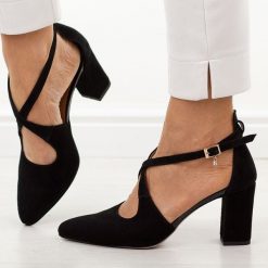 Czarne zamsz skórzane czółenka damskie na słupku Prestige 2045/obl. Czarne czółenka damskie Prestige, bez wzorów, ze skóry, biznesowe, bez obcasa, na obcasie, bez zapięcia. Za 419.00 zł.