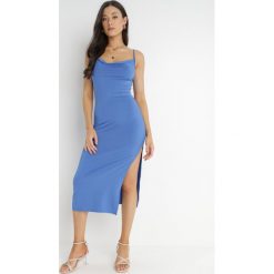 Niebieska Sukienka Althilea. Niebieskie sukienki damskie Born2be, l, bez wzorów, z satyny, glamour, bez kołnierzyka, bez ramiączek, midi, dopasowane. Za 99.99 zł.