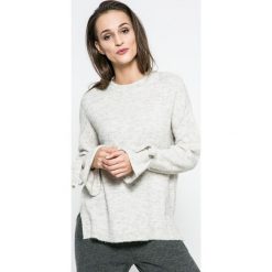 Vero Moda - Sweter. Szare swetry damskie Vero Moda, z dzianiny, z okrągłym kołnierzem. W wyprzedaży za 69.90 zł.