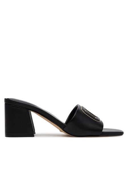 Guess Japonki 172849 Czarny. Czarne klapki damskie Guess, z aplikacjami, ze skóry, bez obcasa. Za 367.00 zł.