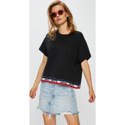 Levi's - Top. Brązowe topy damskie Levi's, z bawełny, z okrągłym kołnierzem, z krótkim rękawem. Za 129.90 zł.