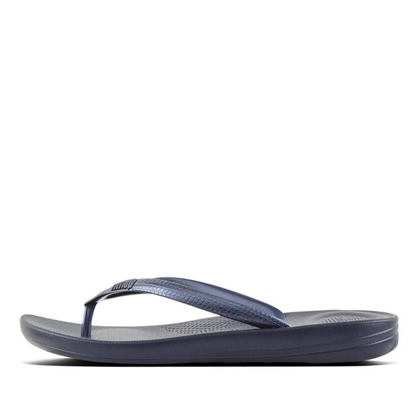 Klapki damskie FitFlop Iqushion Ergonomic TPU. Niebieskie klapki damskie FIT FLOP, bez wzorów, bez obcasa. Za 227.00 zł.