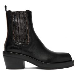 Botki AGL. Czarne kozaki damskie AGL, bez obcasa, na słupku. Za 2,189.00 zł.