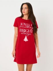 Bawełniana koszula nocna z motywem świątecznym - czerwony. Czerwone koszule nocne damskie Sinsay, l, bez wzorów, z bawełny. Za 19.99 zł.