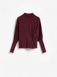 Sweter z ozdobnym detalem - bordowy. Czerwone swetry damskie Reserved, l, bez wzorów, z dzianiny, bez kołnierzyka, bez ramiączek, bez kaptura. Za 129.99 zł.