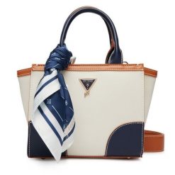 Torebka Guess. Brązowe torebki do ręki damskie Guess, z aplikacjami, bez dodatków. Za 349.99 zł.