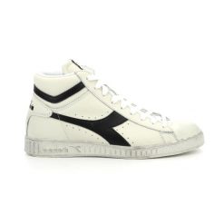 Sneakersy Diadora game L Hi Waxed. Białe obuwie sportowe damskie Diadora, bez wzorów, trekkingowe. W wyprzedaży za 399.00 zł.