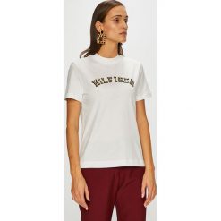 Tommy Hilfiger - Top. Szare topy damskie Tommy Hilfiger, z aplikacjami, z bawełny, z okrągłym kołnierzem, z krótkim rękawem. Za 199.90 zł.