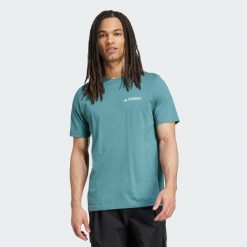 Koszulka Terrex Graphic. Niebieskie koszulki sportowe męskie Adidas, xl, bez wzorów, z bawełny, bez kołnierzyka, bez ramiączek, outdoorowe. W wyprzedaży za 123.67 zł.