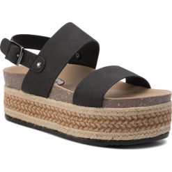 Espadryle REFRESH - 69788 Negro. Czarne klapki damskie Refresh, bez wzorów, z materiału, bez obcasa, bez zapięcia. W wyprzedaży za 129.00 zł.